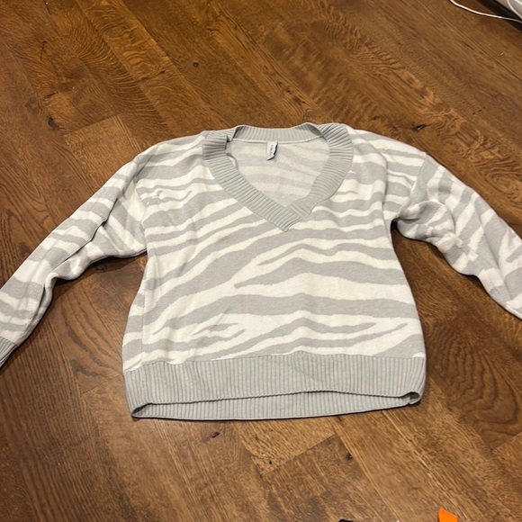 Varley Women’s Sweater Grey and White Size XS - Picture 1 of 4